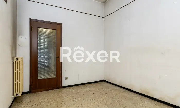 Rexer-Giussano-Quadrilocale-semindipendente-con-box-Altro