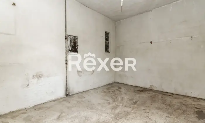 Rexer-Giussano-Quadrilocale-semindipendente-con-box-Altro