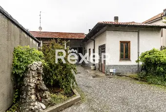 Rexer-Giussano-Quadrilocale-semindipendente-con-box-Altro