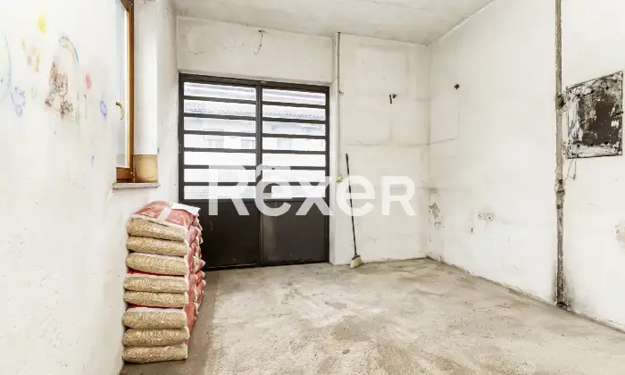 Rexer-Giussano-Quadrilocale-semindipendente-con-box-Altro