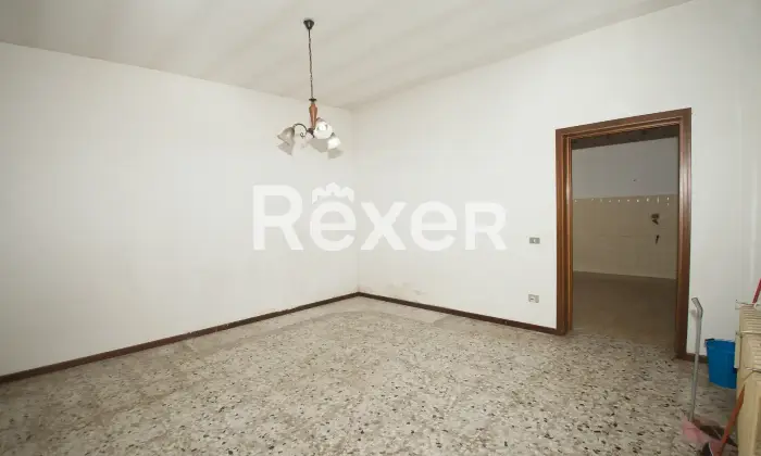 Rexer-Giussano-Quadrilocale-semindipendente-con-box-Altro