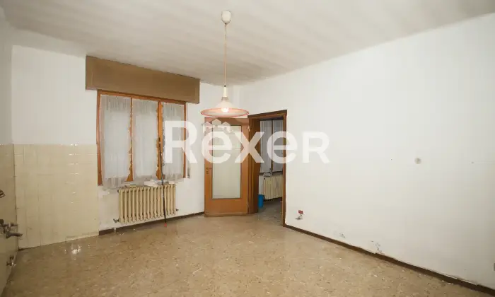 Rexer-Giussano-Quadrilocale-semindipendente-con-box-Altro