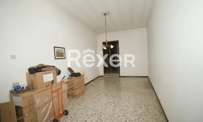 Rexer-Giussano-Quadrilocale-semindipendente-con-box-Altro