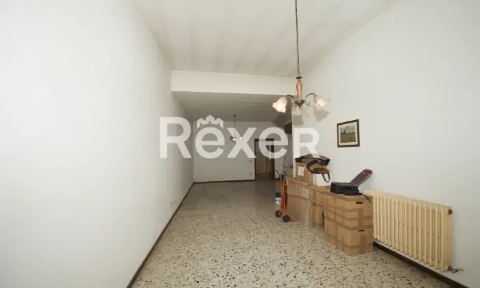 Rexer-Giussano-Quadrilocale-semindipendente-con-box-Altro