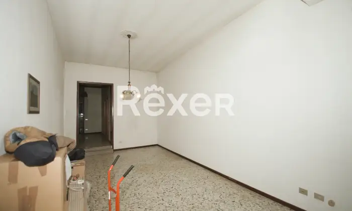 Rexer-Giussano-Quadrilocale-semindipendente-con-box-Altro