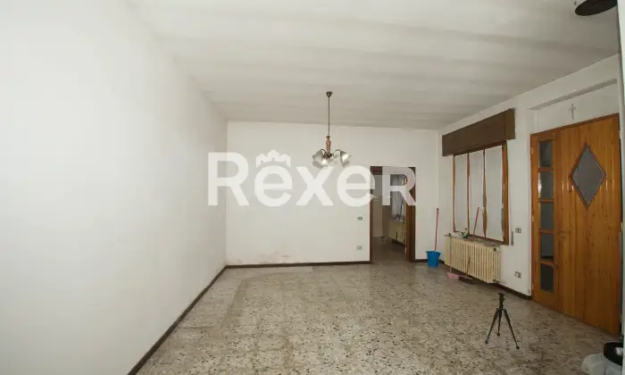 Rexer-Giussano-Quadrilocale-semindipendente-con-box-Altro