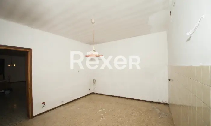 Rexer-Giussano-Quadrilocale-semindipendente-con-box-Altro