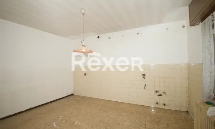 Rexer-Giussano-Quadrilocale-semindipendente-con-box-Altro