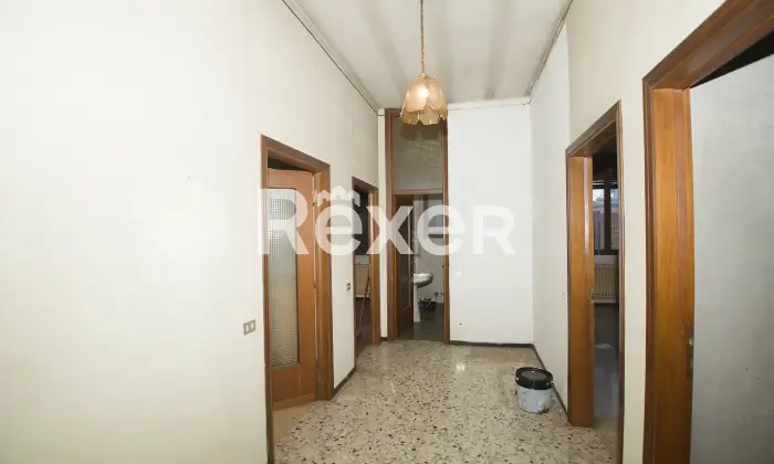 Rexer-Giussano-Quadrilocale-semindipendente-con-box-Altro