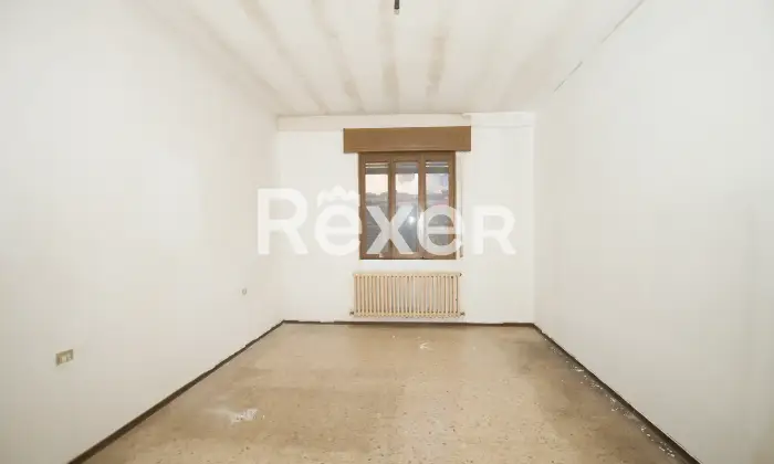 Rexer-Giussano-Quadrilocale-semindipendente-con-box-Altro