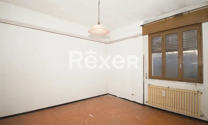 Rexer-Giussano-Quadrilocale-semindipendente-con-box-Altro