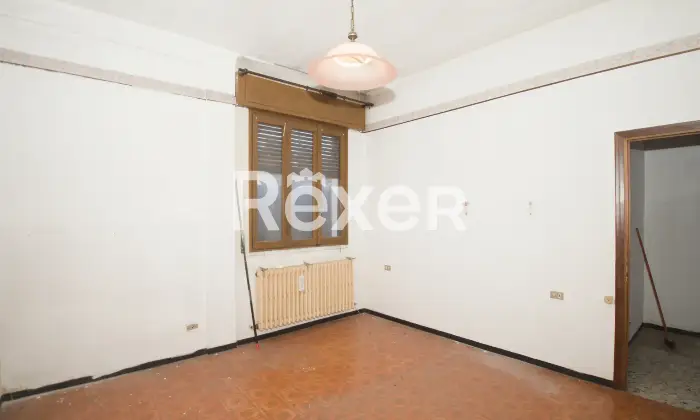 Rexer-Giussano-Quadrilocale-semindipendente-con-box-Altro