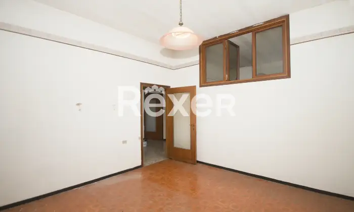 Rexer-Giussano-Quadrilocale-semindipendente-con-box-Altro