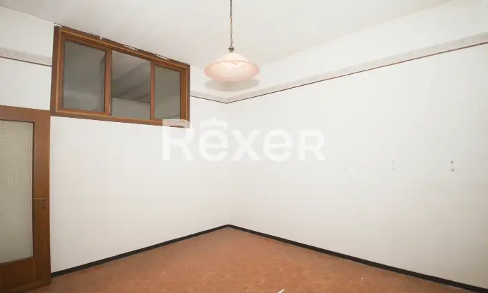 Rexer-Giussano-Quadrilocale-semindipendente-con-box-Altro