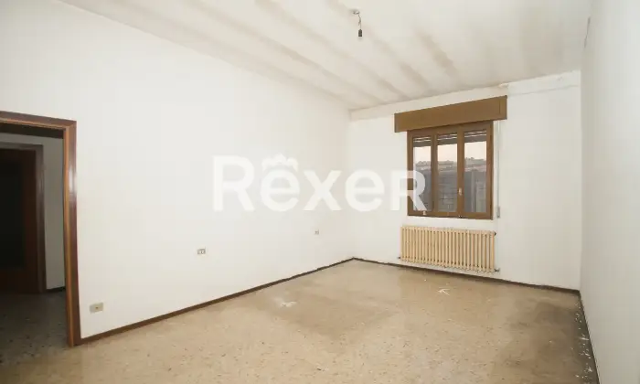 Rexer-Giussano-Quadrilocale-semindipendente-con-box-Altro