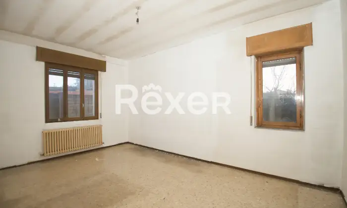 Rexer-Giussano-Quadrilocale-semindipendente-con-box