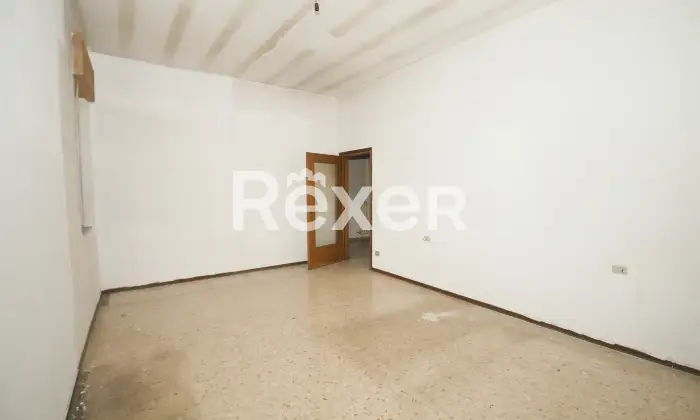 Rexer-Giussano-Quadrilocale-semindipendente-con-box