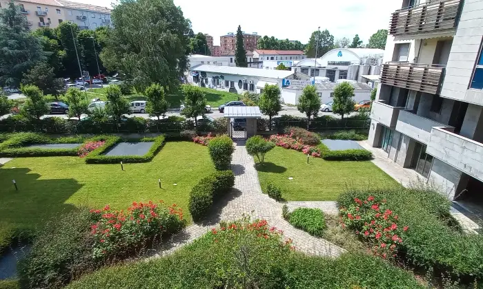 Rexer-Alessandria-Monovano-arredato-in-edificio-di-prestigio-e-pregio-architettonico-Giardino