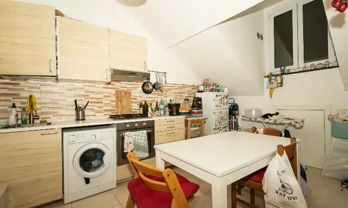 Rexer-Genova-Ultimo-piano-con-ascensore-attualmente-locato-Altro