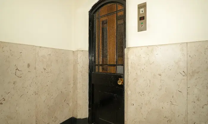 Rexer-Genova-Ultimo-piano-con-ascensore-attualmente-locato-Altro