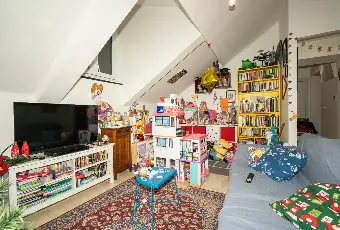 Rexer-Genova-Ultimo-piano-con-ascensore-attualmente-locato-Altro