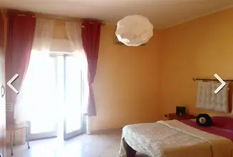 Rexer-Valverde-APPARTAMENTO-LUMINOSO-Zona-I-PORTALILE-ZAGARE-CameraDaLetto