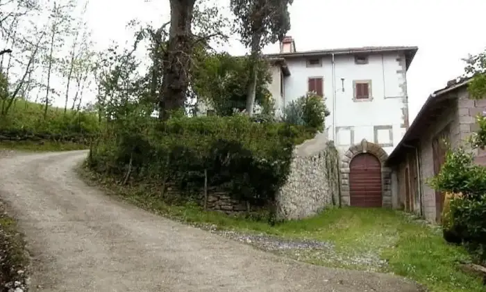 Rexer-Pratovecchio-Stia-Porzione-di-Colonica-Storica-del-con-Vista-Castello-di-Romena-Ex-Convento-Camaldolese-Pratovecchio-Stia-AR-Altro
