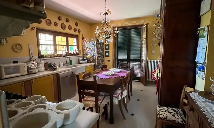 Rexer-Carrara-Villa-esclusiva-a-Fossone-spazi-ampi-finiture-di-lusso-e-grande-giardino-privato-Altro