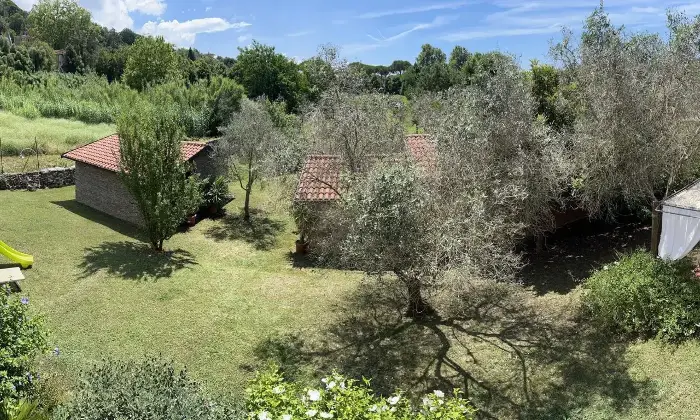Rexer-Carrara-Villa-esclusiva-a-Fossone-spazi-ampi-finiture-di-lusso-e-grande-giardino-privato-Altro