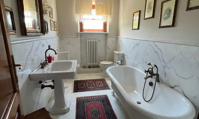 Rexer-Carrara-Villa-esclusiva-a-Fossone-spazi-ampi-finiture-di-lusso-e-grande-giardino-privato-Altro
