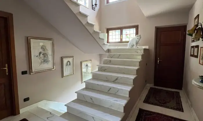 Rexer-Carrara-Villa-esclusiva-a-Fossone-spazi-ampi-finiture-di-lusso-e-grande-giardino-privato-Altro