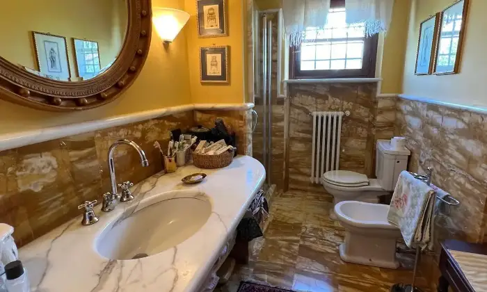 Rexer-Carrara-Villa-esclusiva-a-Fossone-spazi-ampi-finiture-di-lusso-e-grande-giardino-privato-Altro