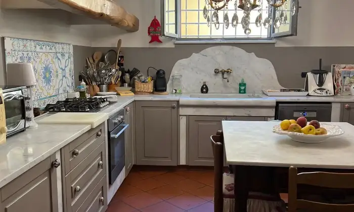 Rexer-Carrara-Villa-esclusiva-a-Fossone-spazi-ampi-finiture-di-lusso-e-grande-giardino-privato-Altro