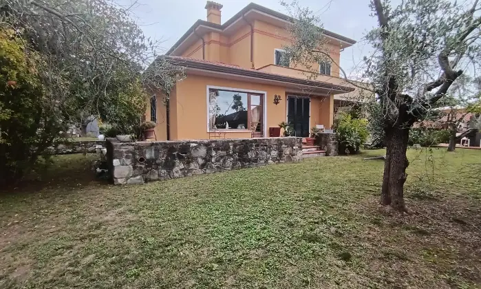 Rexer-Carrara-Villa-esclusiva-a-Fossone-spazi-ampi-finiture-di-lusso-e-grande-giardino-privato-Altro