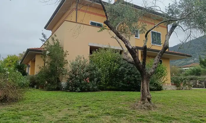 Rexer-Carrara-Villa-esclusiva-a-Fossone-spazi-ampi-finiture-di-lusso-e-grande-giardino-privato-Altro
