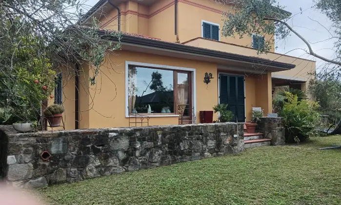 Rexer-Carrara-Villa-esclusiva-a-Fossone-spazi-ampi-finiture-di-lusso-e-grande-giardino-privato-Altro
