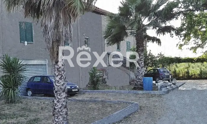 Rexer-Battipaglia-Immobile-da-completare-su-tre-livelli-con-giardino-privato-Altro
