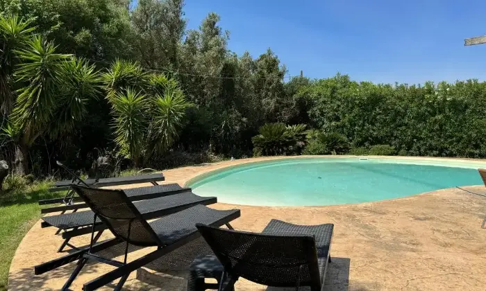 Rexer-San-Vero-Milis-Azienda-Agrituristica-avviata-Piscina