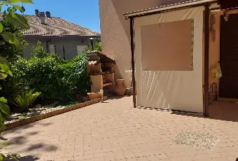 Rexer-Monte-Grimano-Terme-Appartamento-con-giardino-garage-e-camino-Libero-da-subito-Giardino