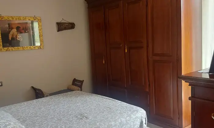 Rexer-Monte-Grimano-Terme-Appartamento-con-giardino-garage-e-camino-Libero-da-subito-Camera-da-letto-matrimoniale