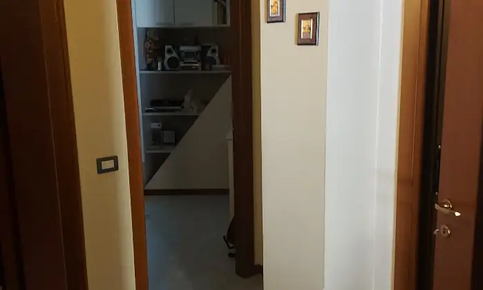 Rexer-Monte-Grimano-Terme-Appartamento-con-giardino-garage-e-camino-Libero-da-subito-Disimpegno