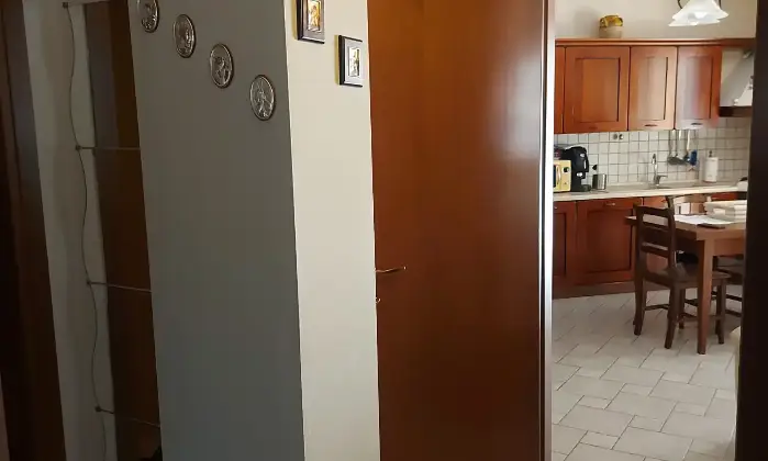 Rexer-Monte-Grimano-Terme-Appartamento-con-giardino-garage-e-camino-Libero-da-subito-Disimpegno