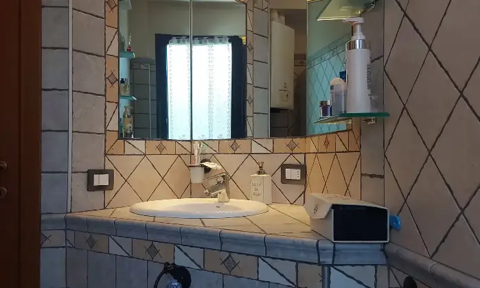Rexer-Monte-Grimano-Terme-Appartamento-con-giardino-garage-e-camino-Libero-da-subito-Bagno