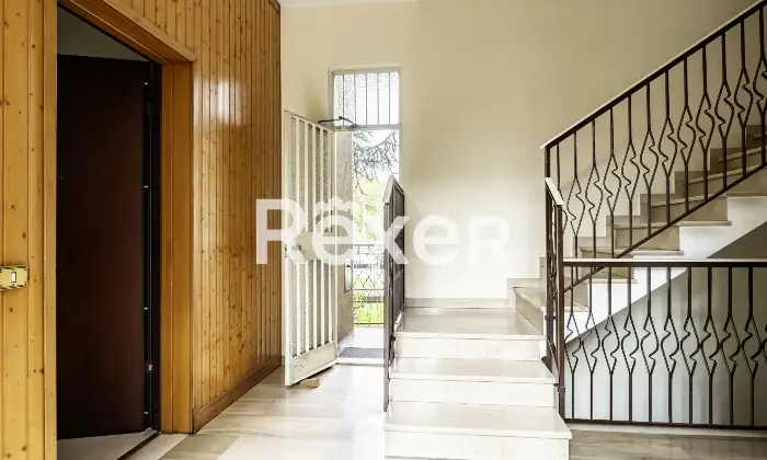 Rexer-Magenta-Appartamento-ampio-con-box-auto-e-terrazzino-Altro