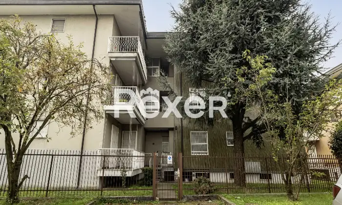 Rexer-Magenta-Appartamento-ampio-con-box-auto-e-terrazzino-Altro