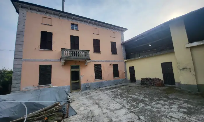 Rexer-Valmacca-Casale-da-ristrutturare-con-ampi-spazi-interni-ed-esterni-Altro