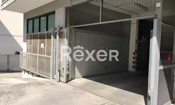 Rexer-Roma-Villa-LazzaroniAppia-Box-Auto-Altro
