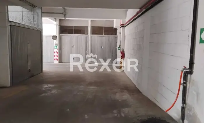 Rexer-Roma-Villa-LazzaroniAppia-Box-Auto-Altro