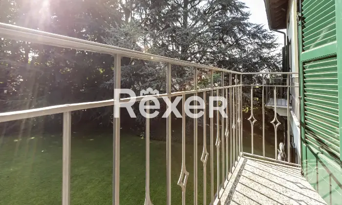 Rexer-Villa-Guardia-Villa-depoca-con-giardino-Altro