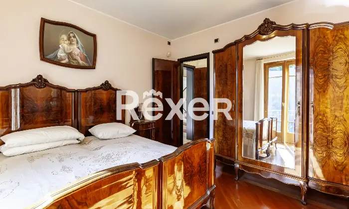 Rexer-Villa-Guardia-Villa-depoca-con-giardino-Altro